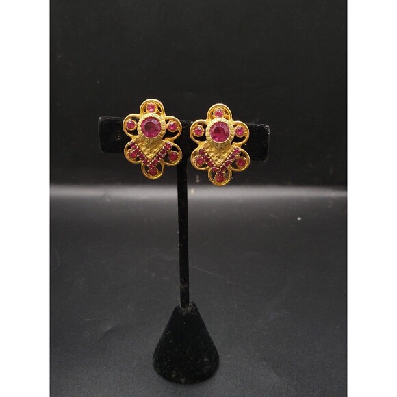 Vintage Pink Rhinestone Gold tone Clip on earrings - Picture 3 of 10